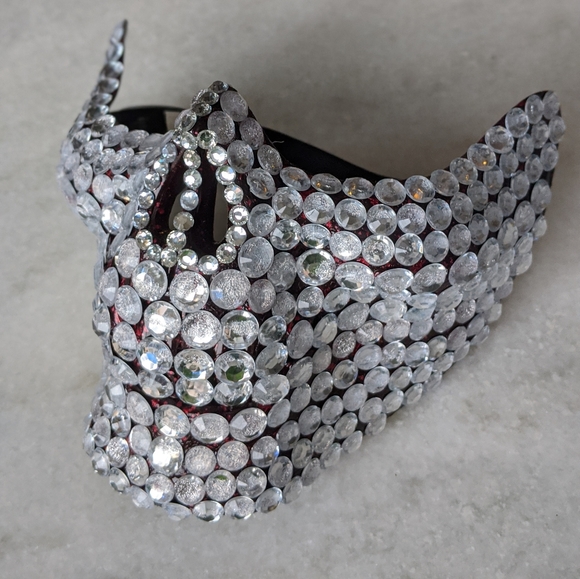 NEW Large Silver Embellished Halloween Face Mask - Picture 6 of 10